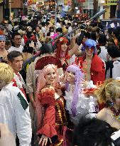 Int'l 'cosplayers' take to Nagoya streets