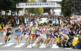 Athletics: Aoyama Gakuin Univ. seizes lead in 92nd Hakone Ekiden