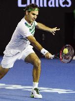 Federer advances to Australian Open 4th round, securing 300th win