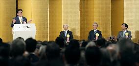Abe urges business leaders to address working hours, equality issues