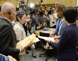 Hibakusha present 3 mil. signatures to protest nukes at U.N. confab