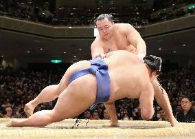 New Year Grand Sumo Tournament Day 8