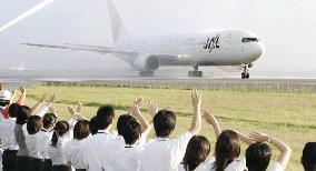 2nd runway opens at Kansai Int'l Airport