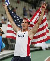 (1)Mack captures gold in men's pole vault
