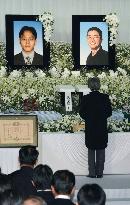 (2)Funeral held for 2 Japanese diplomats killed in Iraq