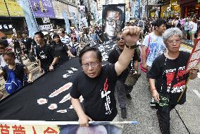 Pro-democracy protesters take to the streets of H.K.