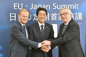 Japan, EU to seal free trade deal to promote open economy