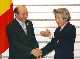 Koizumi, Basescu hold talks in Tokyo