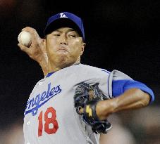 Dodgers Kuroda picks up 8th win