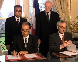 Japan, France sign working-holiday accord