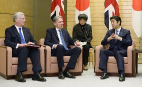 Abe meets with British foreign, defense secretaries