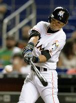 Ichiro delivers crucial hit in Marlins' win