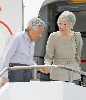 Emperor, empress visit earthquake-hit Kumamoto