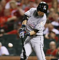 Baseball: Pinch-hit single puts Ichiro 9 hits from 3,000