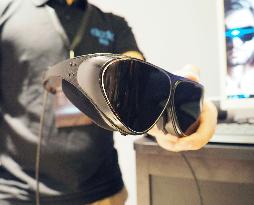 Chinese company unveils lightweight VR headset to press