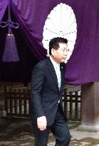 Abe's aide visits war-linked Yasukuni Shrine