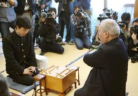 14-year-old pro shogi player defeats 76-year-old opponent