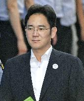 S. Korean prosecutors seek 12-year term for Samsung head