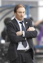 Soccer: Marinos manager Mombaerts to step down at season's end