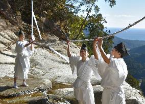 "Shimenawa" straw rope replaced at Kumano Nachi Taisha shrine