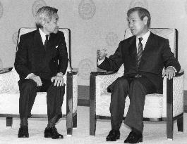 Japanese emperor, S. Korean Pres. Roh in 1990