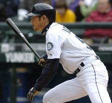 Suzuki extends his multihit streak to five games