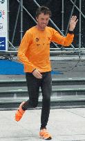 Frenchman starts Japan course of trans-Eurasia run