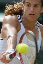 Mauresmo clinches Wimbledon title
