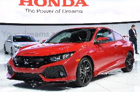 Honda's Civic Si prototype unveiled at Los Angeles Auto Show
