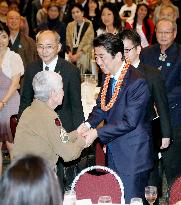 Abe meets with Hawaii's Japanese-American community