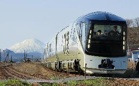 JR East luxury sleeper train runs in Hokkaido
