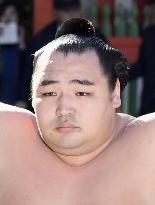 Sumo: Yokozuna Kakuryu injures ankle, pulls out of summer meet