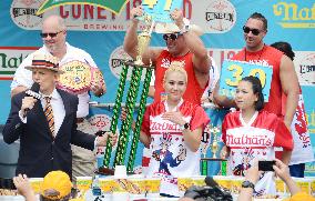 Sudo wins hot dog eating contest