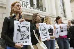 London mourns Chinese dissident Liu
