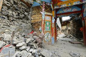 Search and rescue work continues in China's quake-hit Sichuan