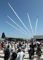 Air show held at tsunami-hit ASDF base for 1st time in 7 years