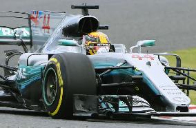 Hamilton stamps authority on Japanese GP q'fying with record lap