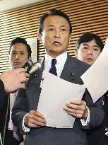 Japan gov't OKs top bureaucrat's resignation