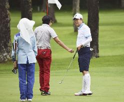 Japan PM Abe out to golf course
