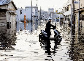 Tsunami reaches Japan's Pacific side