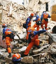 (CORRECTED) Japanese team begins relief work in quake-hit area