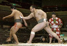 African wrestler marks 1st win as jonokuchi