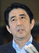 Abe says he sees no problem with Akagi's political fund manageme