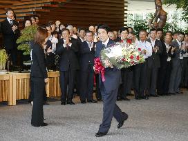 Cabinet resigns en masse ahead of election of Fukuda as premier
