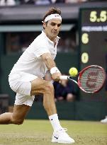 Federer powers into 3rd round at Wimbledon
