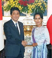 Abe offers Suu Kyi "full support" for Myanmar's new gov't