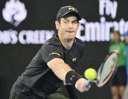 Murray advances to Australian Open 3rd round