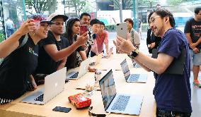 iPhone 8 series goes on sale in Japan