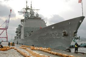 U.S. Navy cruiser enters Hokkaido port despite local opposition