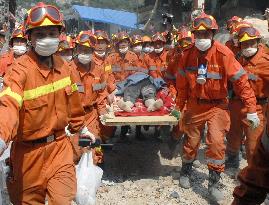 China quake -- Woman rescued 164 hours after quake